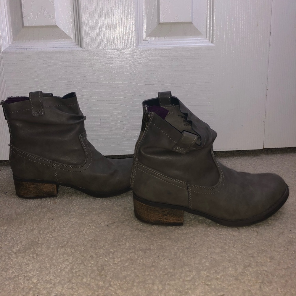 BARELY USED GIRLS SIZE 3 BOOTS